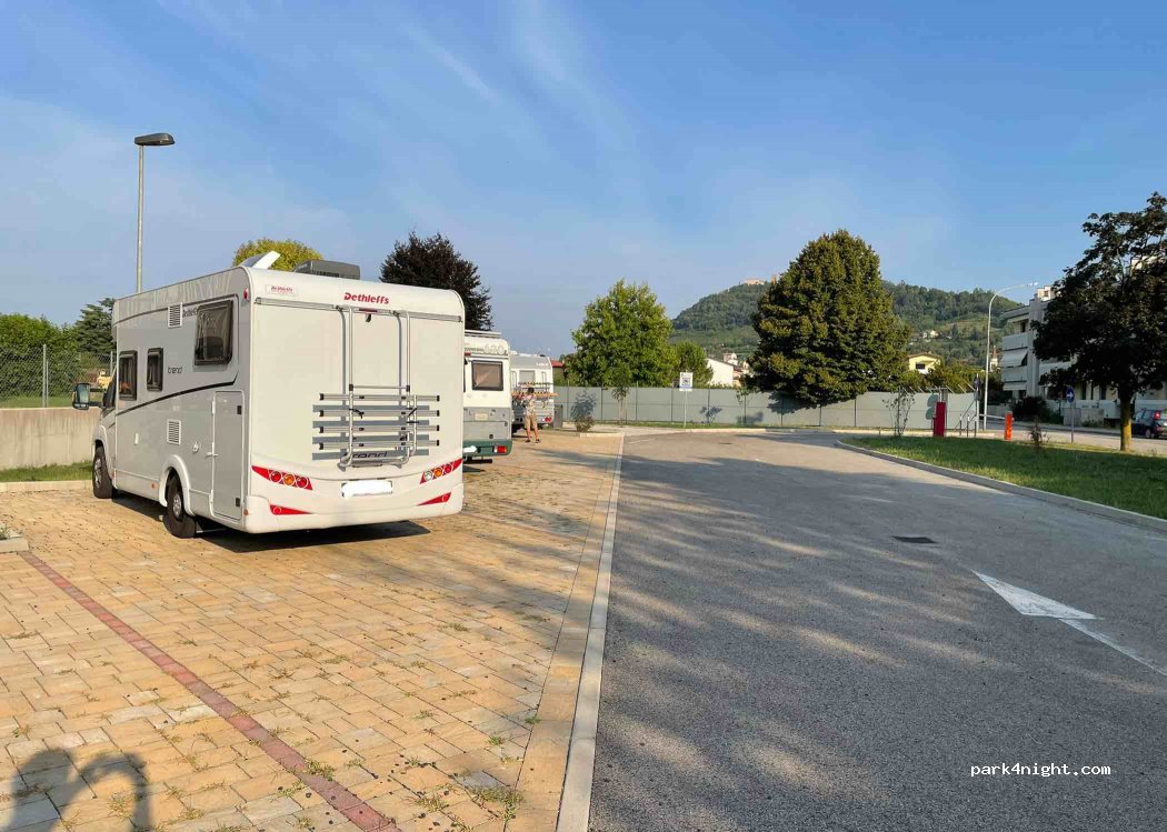 (36075) Montecchio Maggiore-Alte Ceccato - 10 Via Salvo D'Acquisto — foto