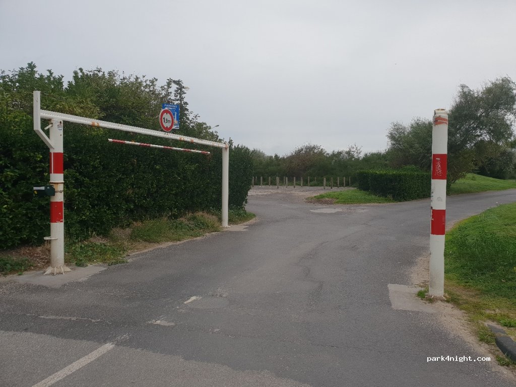 (59240) Dunkerque - Rue de la Licorne — foto 2