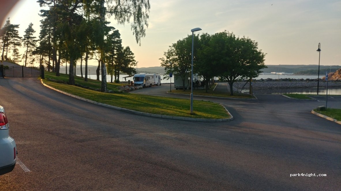 (451 91) Herrestad - 806 LINDESNÄS — foto