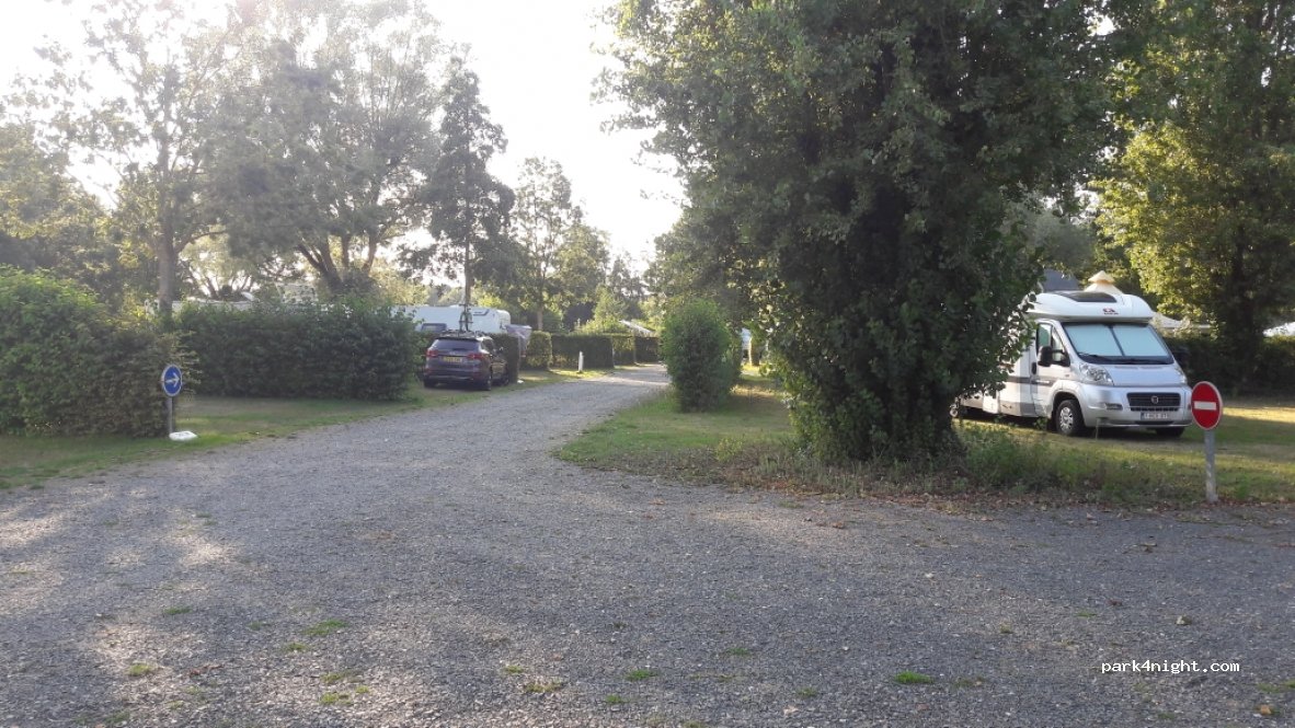 Camping municipal du Val de Sarthe*** — foto
