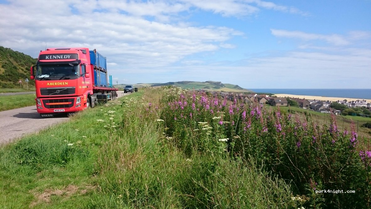 (DD10 0NA) Gourdon - West Bay — foto