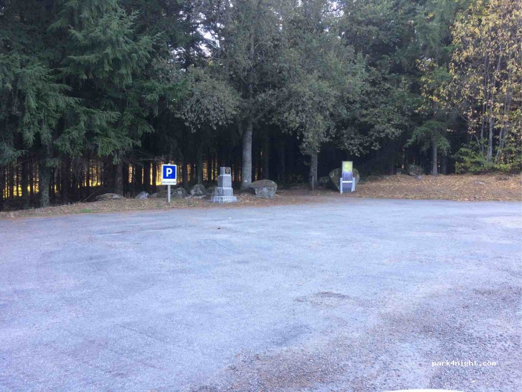 (23000) Peyrabout - Unnamed Road — foto
