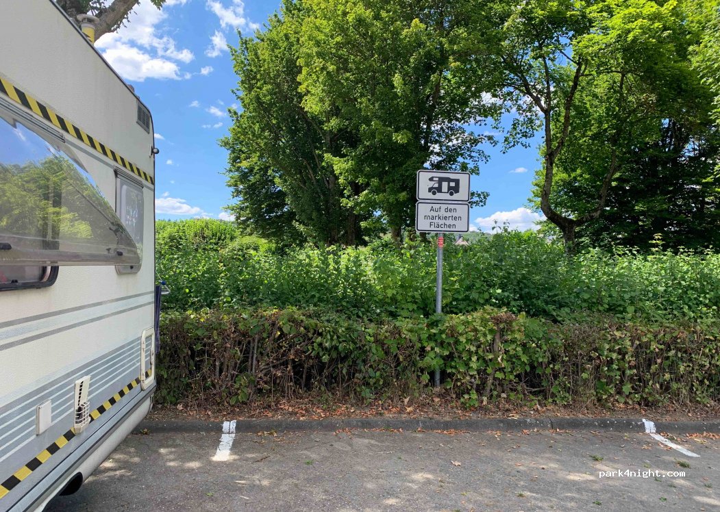 Wohnmobilstellplatz am Schwimmbad Kelberg — foto