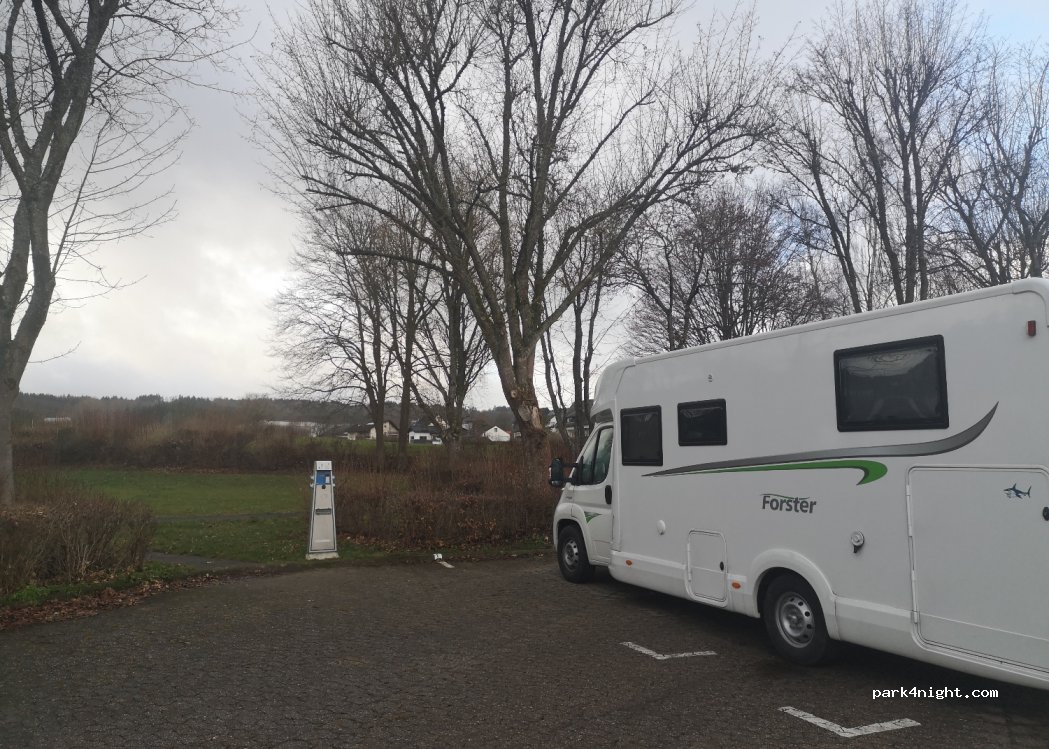 Wohnmobilstellplatz am Schwimmbad Kelberg — foto 2