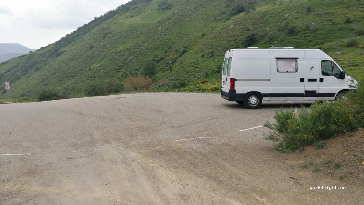 (24142) Cabrillanes - Unnamed Road — foto