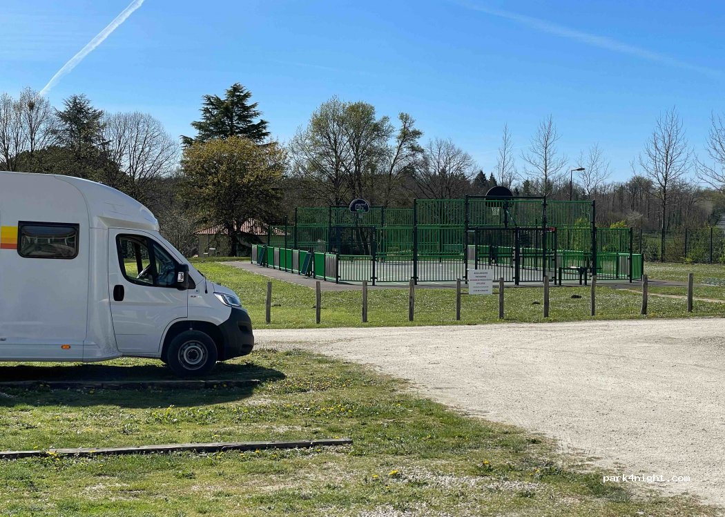 (16410) Dirac - Rue du Bourg — foto