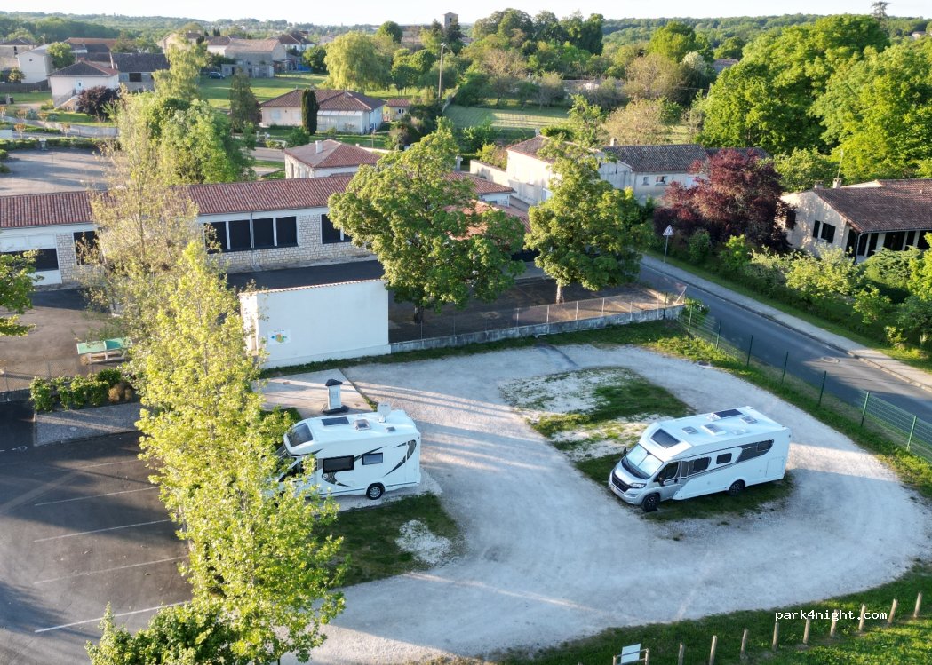 (16410) Dirac - Rue du Bourg — foto 4