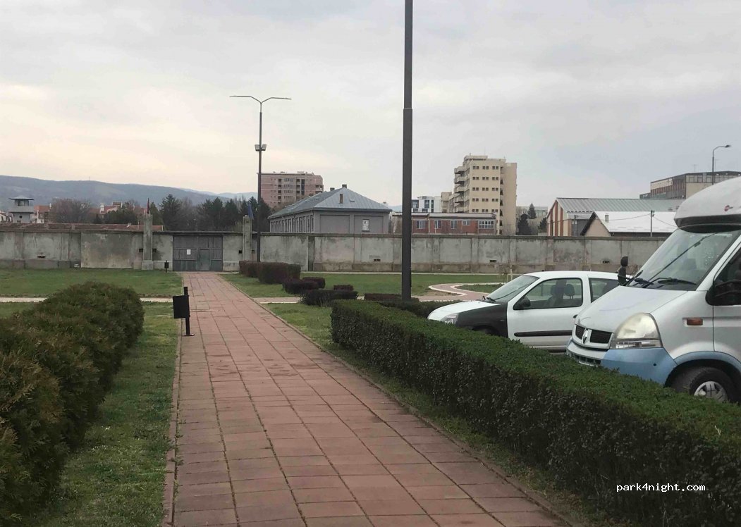 () Niš - 68 Bulevar 12. februara — foto 4