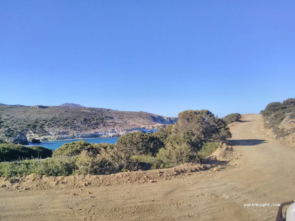 (848 00) Milos - Unnamed Road — foto