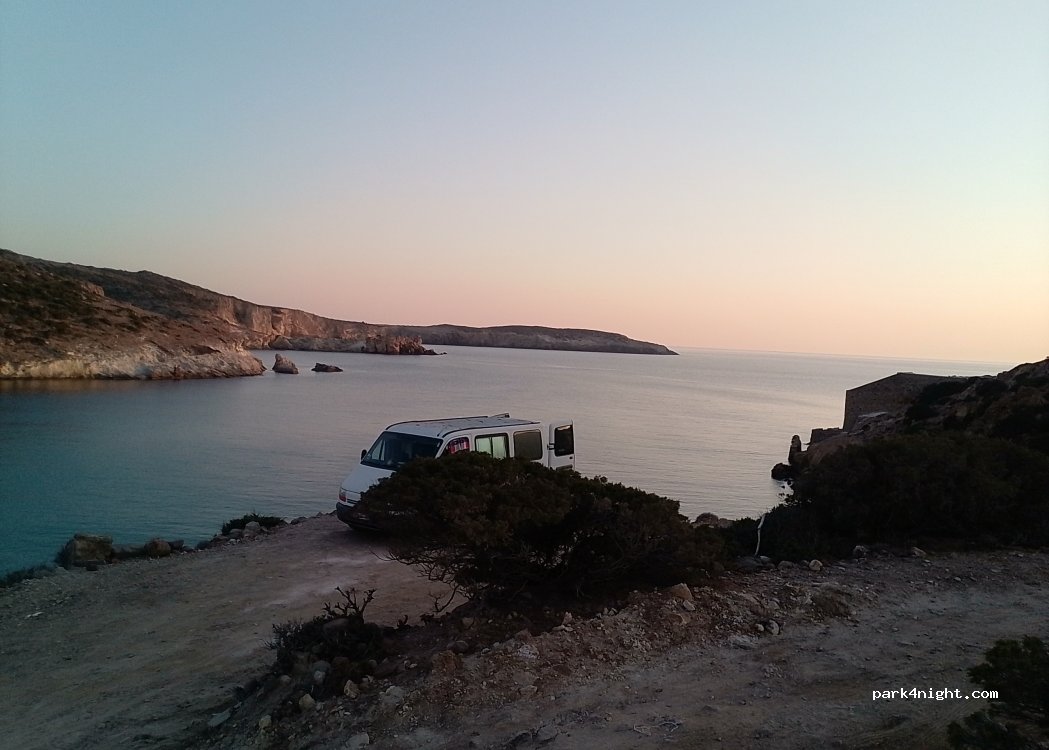 (848 00) Milos - Unnamed Road — foto 3