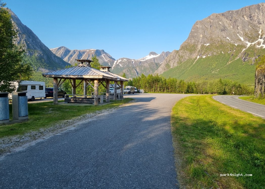 (8186) Tjongsfjorden - Sekundær Fylkesvei 17 — foto 2