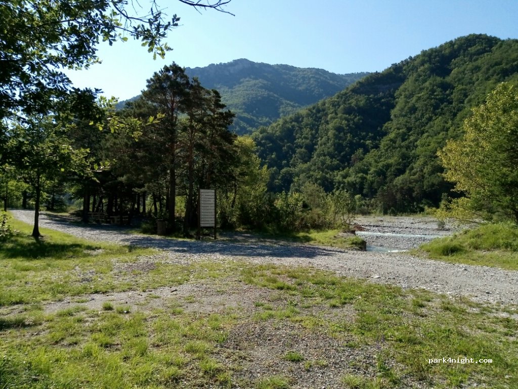 (04420) Prads-Haute-Bléone - D107 — foto