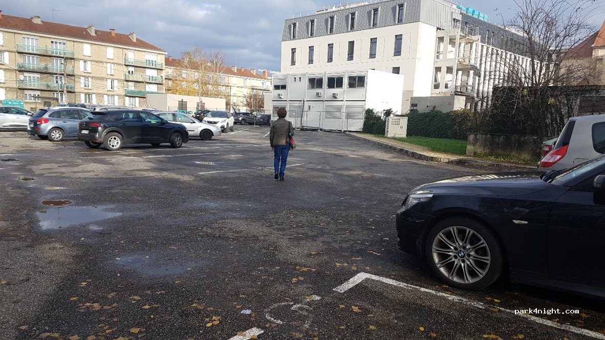 (39570) Lons-le-Saunier - 5 Rue du Marché au Bois Blanc — foto 3