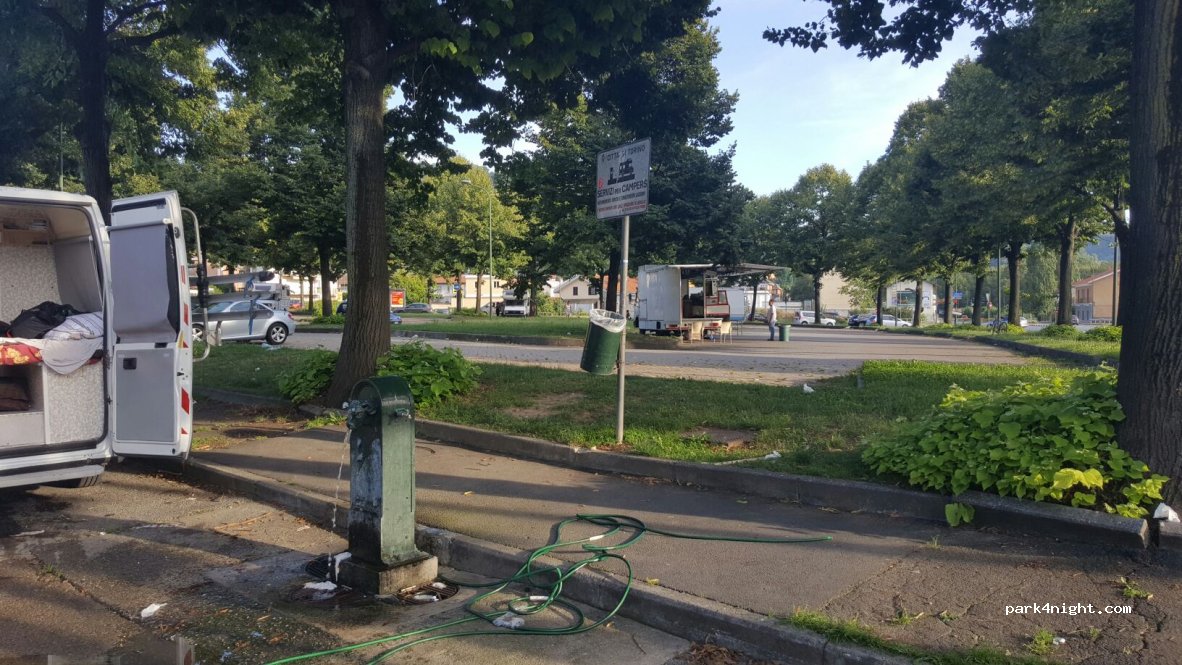 (10132) Turin - 1-3 Via P. Solaroli di Briona — foto