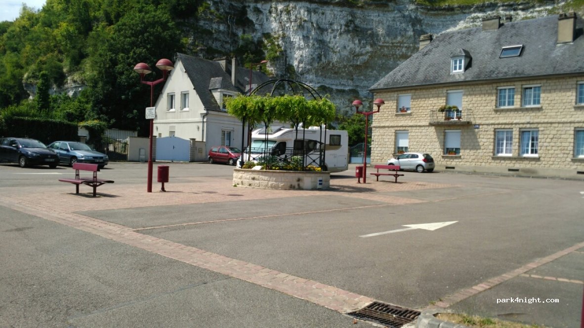(76500) Orival - 3 Place du Mans — foto