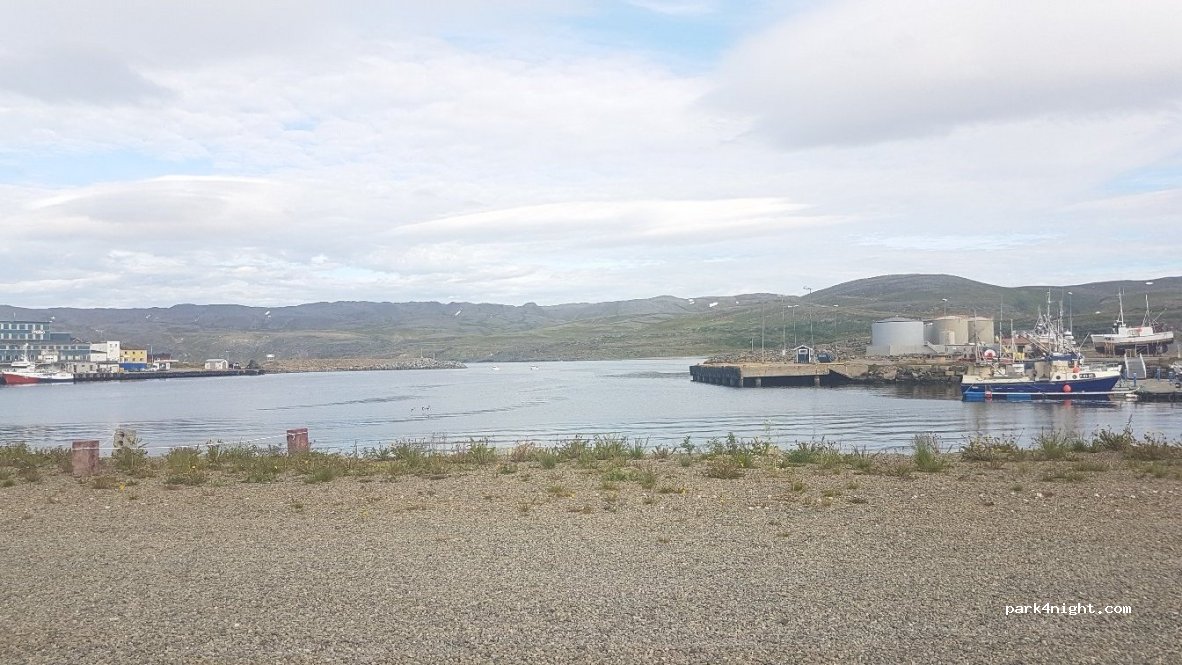 (9990) Batsfjord - 18 Strandvegen — foto