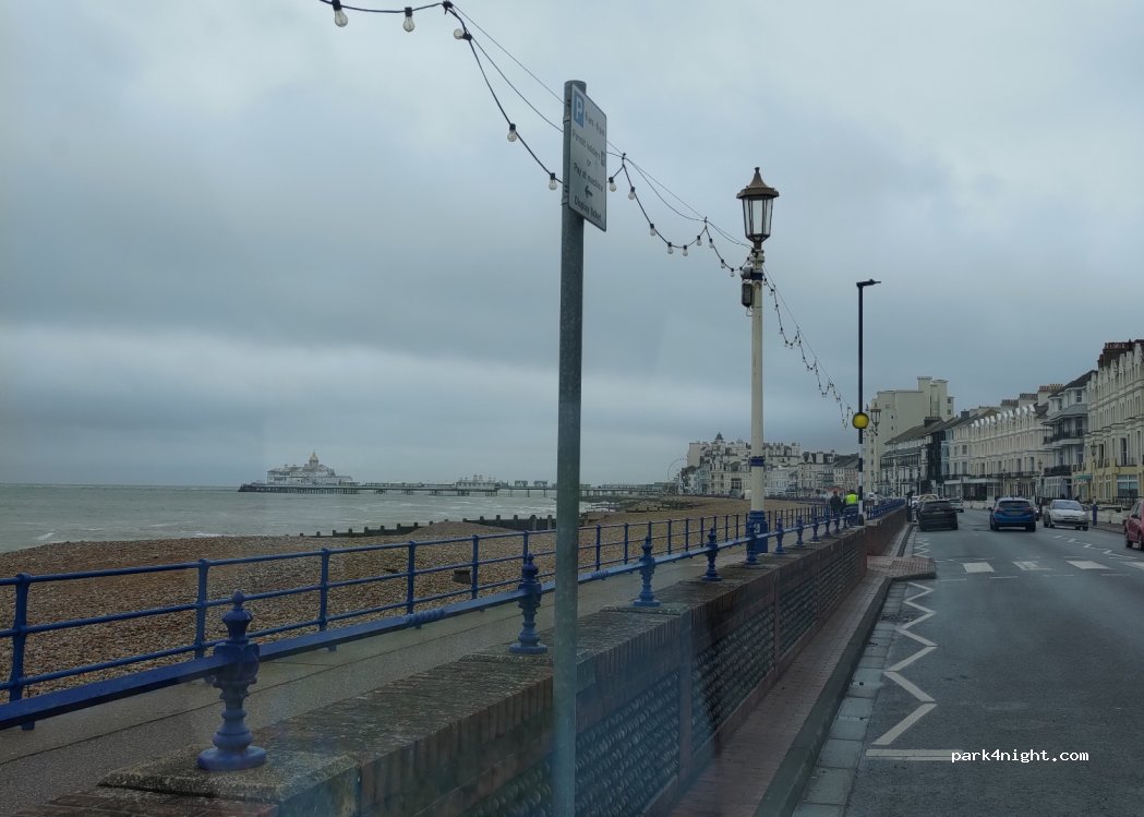 (BN22 7AY) Eastbourne - 31 Marine Parade — foto