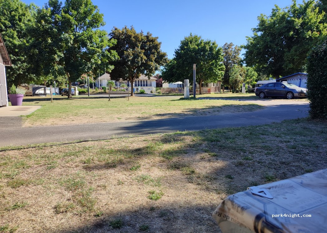 Camping intercommunal Night&Day de l'île Auger — foto 2