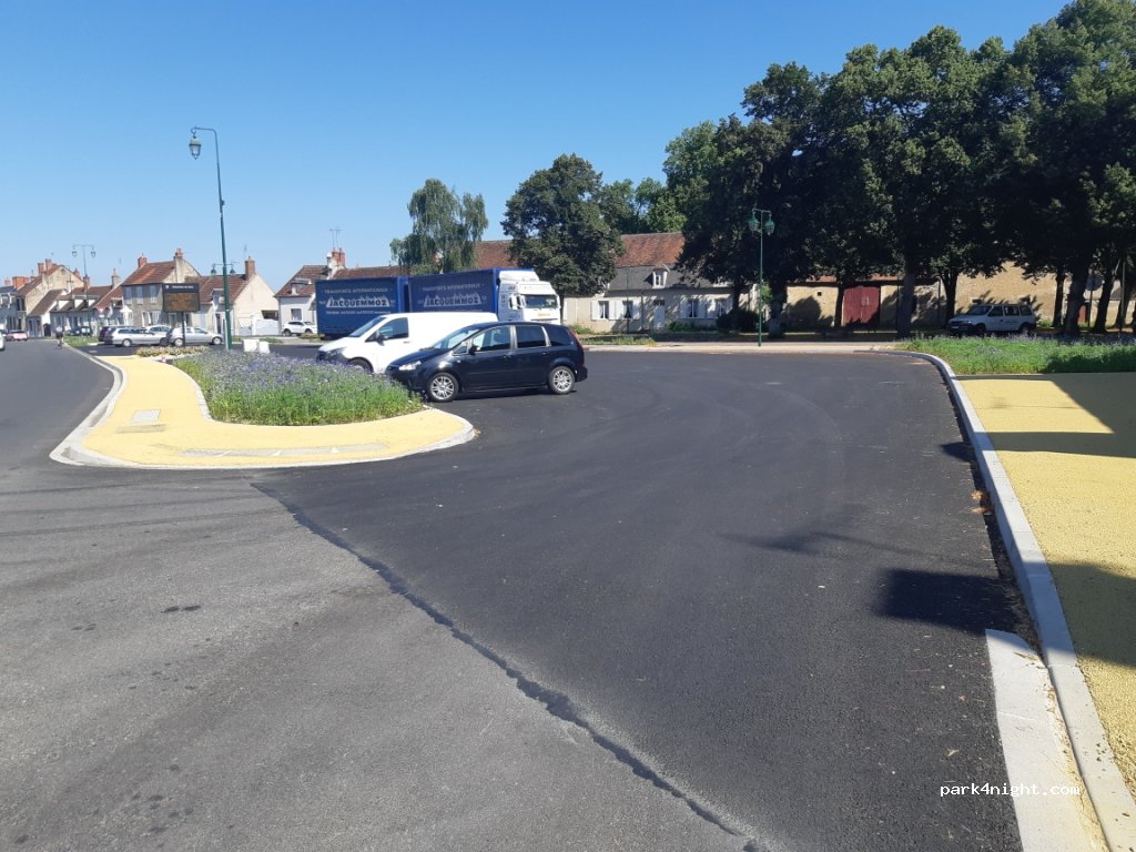 (18210) Charenton-du-Cher - Rue Neuve — foto 3