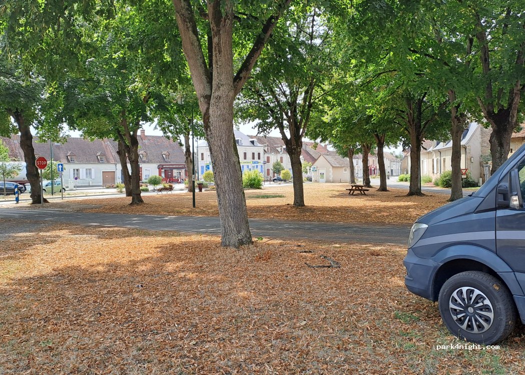 (18210) Charenton-du-Cher - Rue Neuve — foto 4