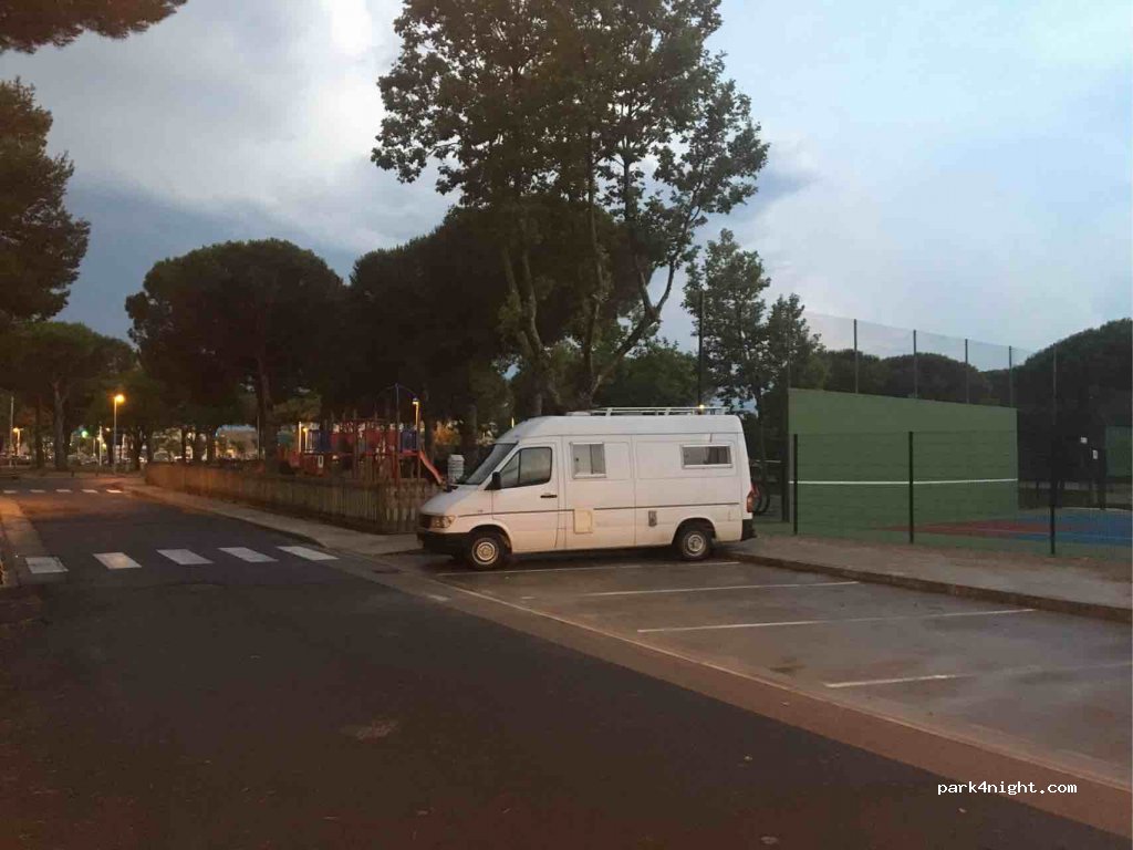 (11430) Gruissan - Rue du Forum — foto 2