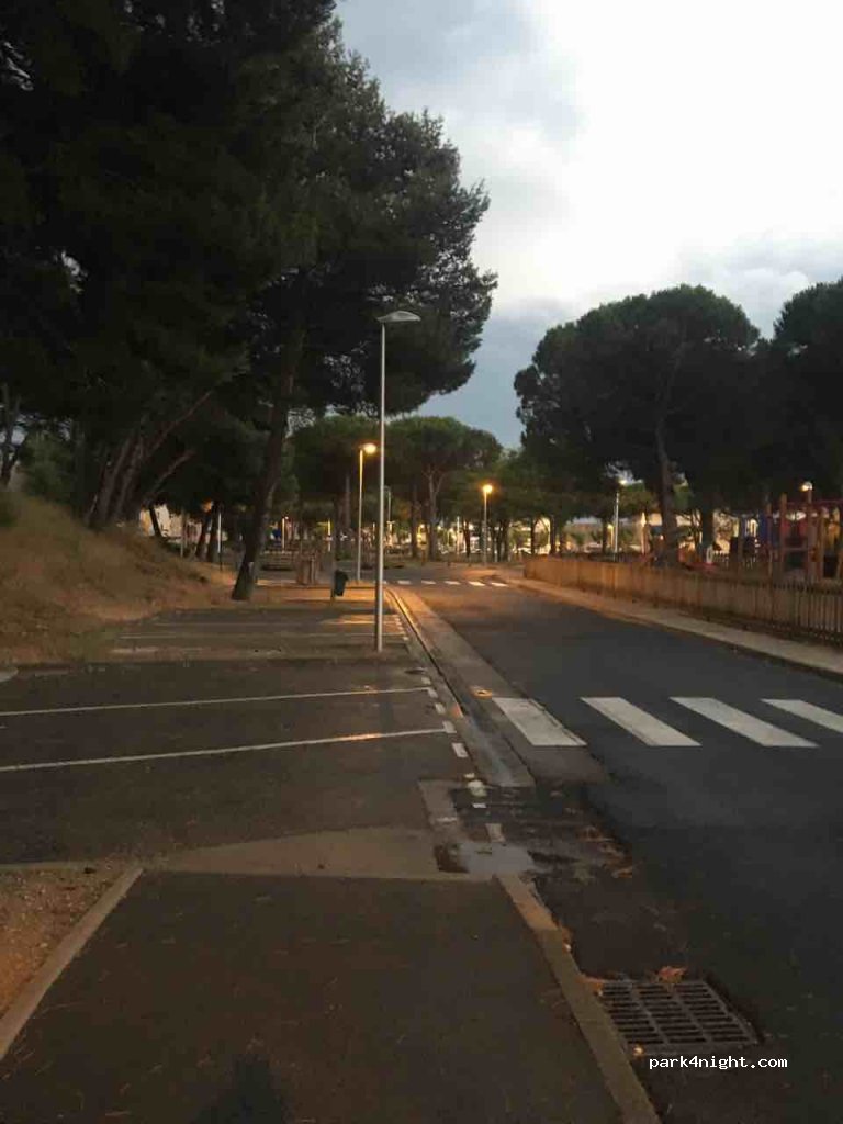 (11430) Gruissan - Rue du Forum — foto 3