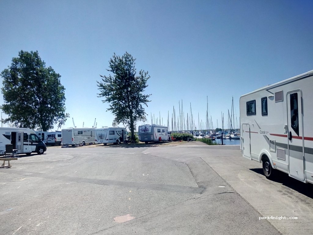 (302 90) Halmstad - 30 Fiskaregatan — foto