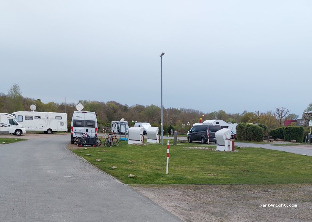 Wohnmobilstellplatz Wihelmshaven — foto 2