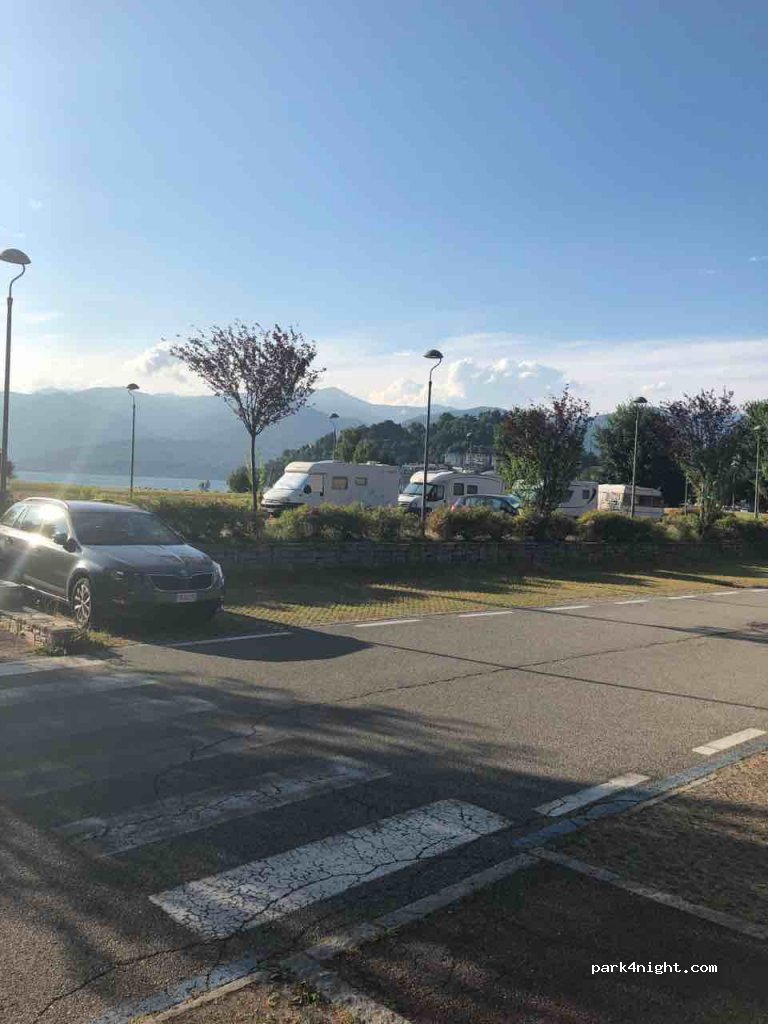 (21014) Laveno-Mombello - Via Miralago — foto