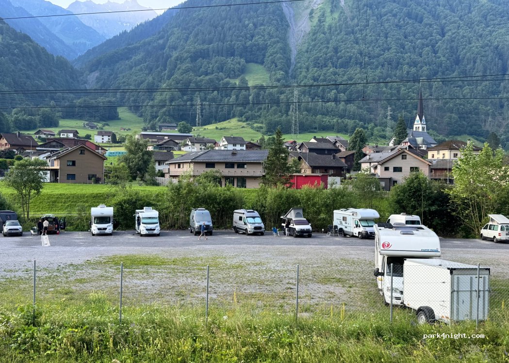 Wohnmobilstellplatz Linthal Braunwaldbahnen — foto 2
