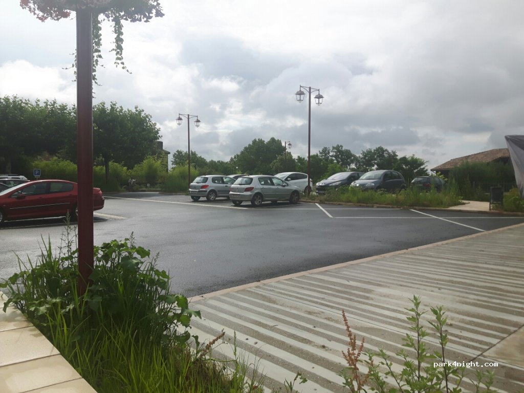 (47320) Clairac - 1 Place du Fort — foto 2