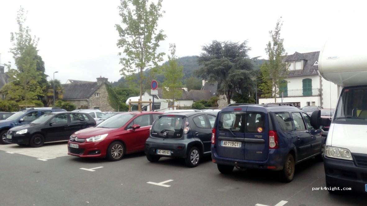 (29150) Chateaulin - 7 Place de la Résistance — foto