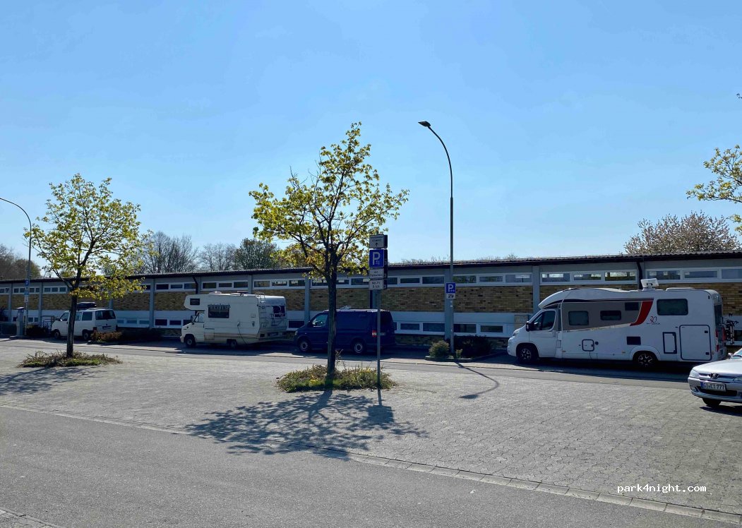 Wohnmobilstellplatz Gießen am Badezentrum — foto 3