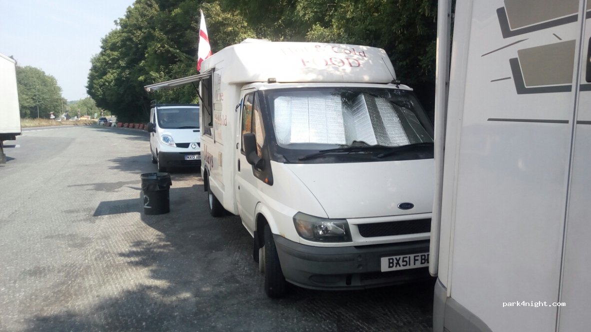 (CR3 6RD) Caterham - 204B Godstone Road — foto 2