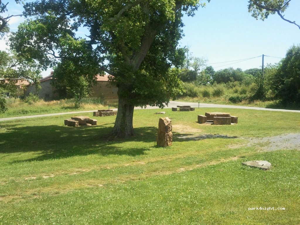 (31580) Villeneuve-Lécussan - D75G — foto