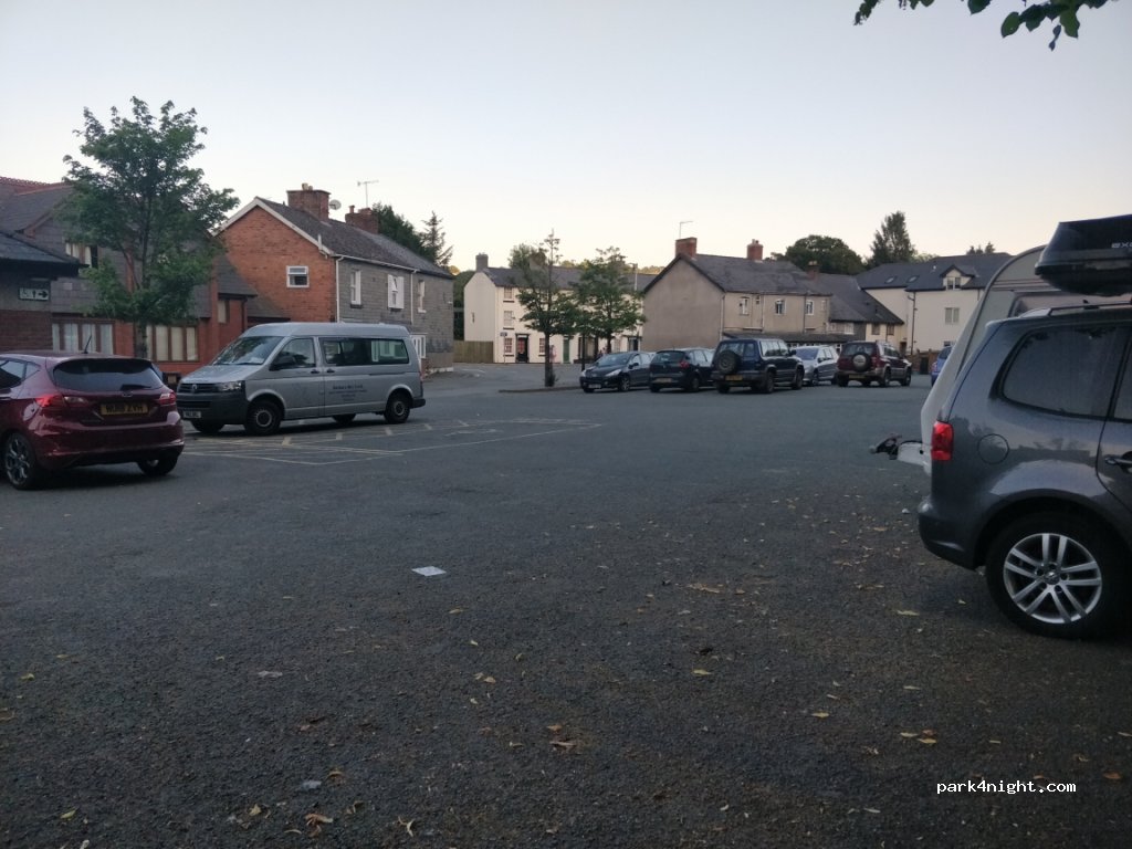 (SY18) Llanidloes - 3 Chapel Street — foto