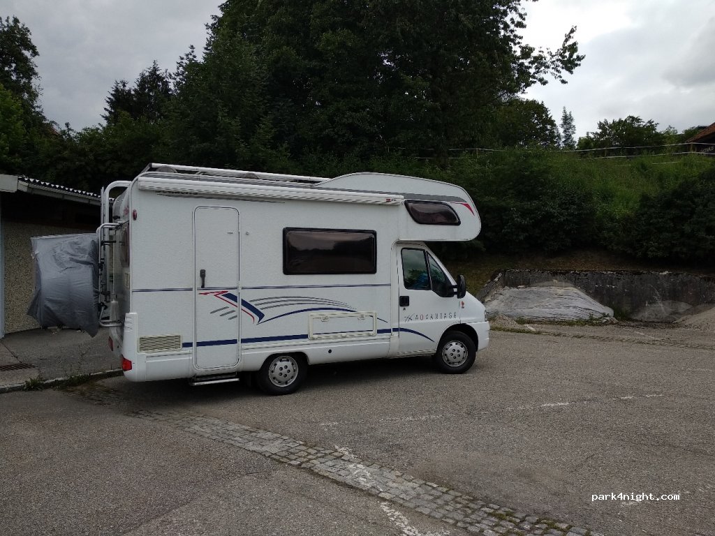 (4843) Ampflwang im Hausruckwald - 8 Scharermühlenstraße — foto