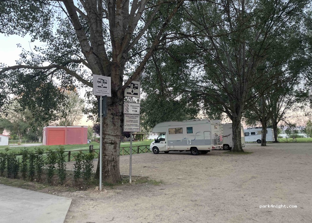 (06061) Castiglione del Lago - 28 Viale Divisioni Partigiani Garibaldi — foto
