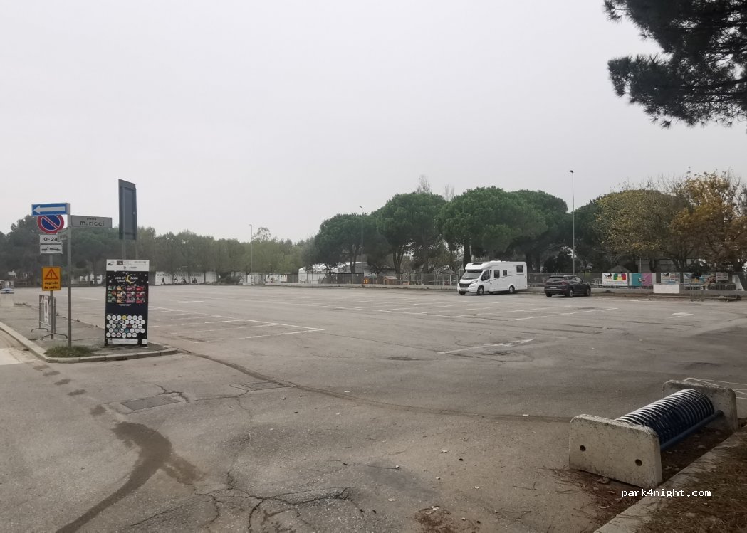 (48125) Lido di Classe - Piazza Ricci — foto 3