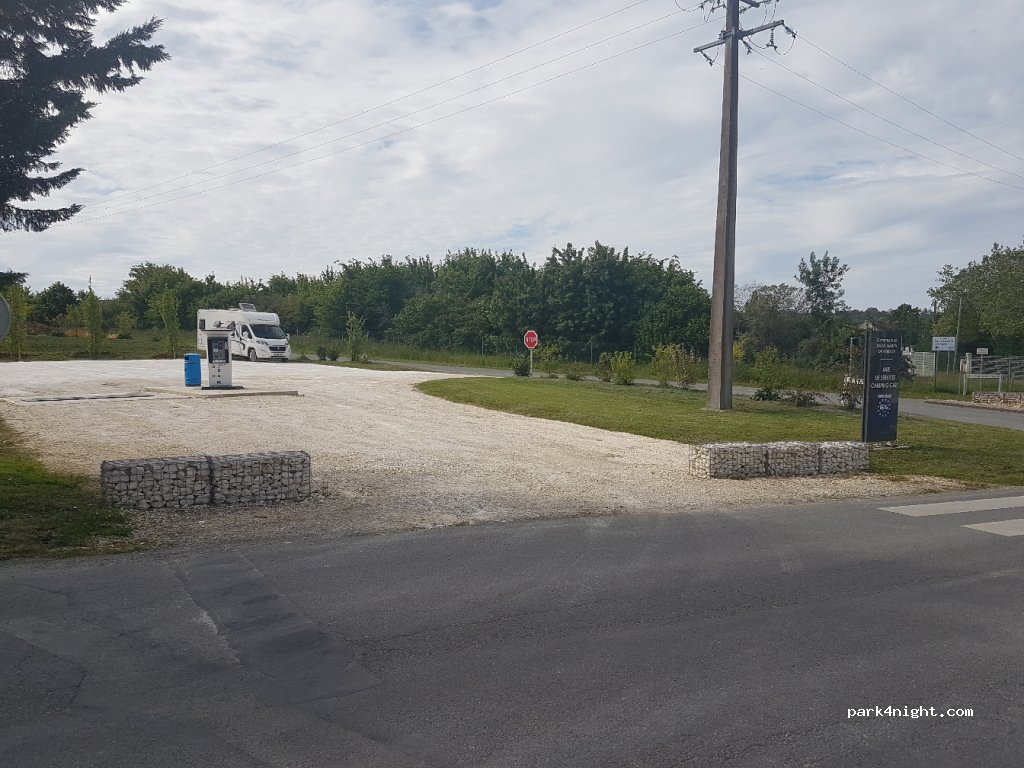 Aire de Saint-Martin-de-Gurson — foto