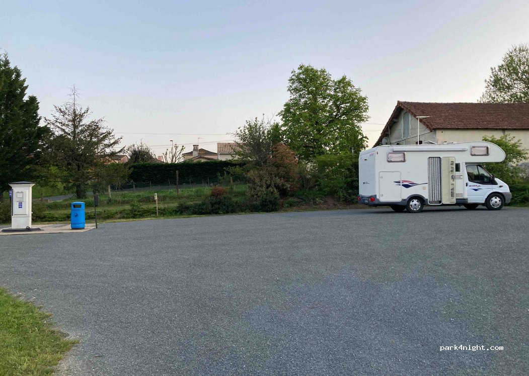 Aire de Saint-Martin-de-Gurson — foto 2
