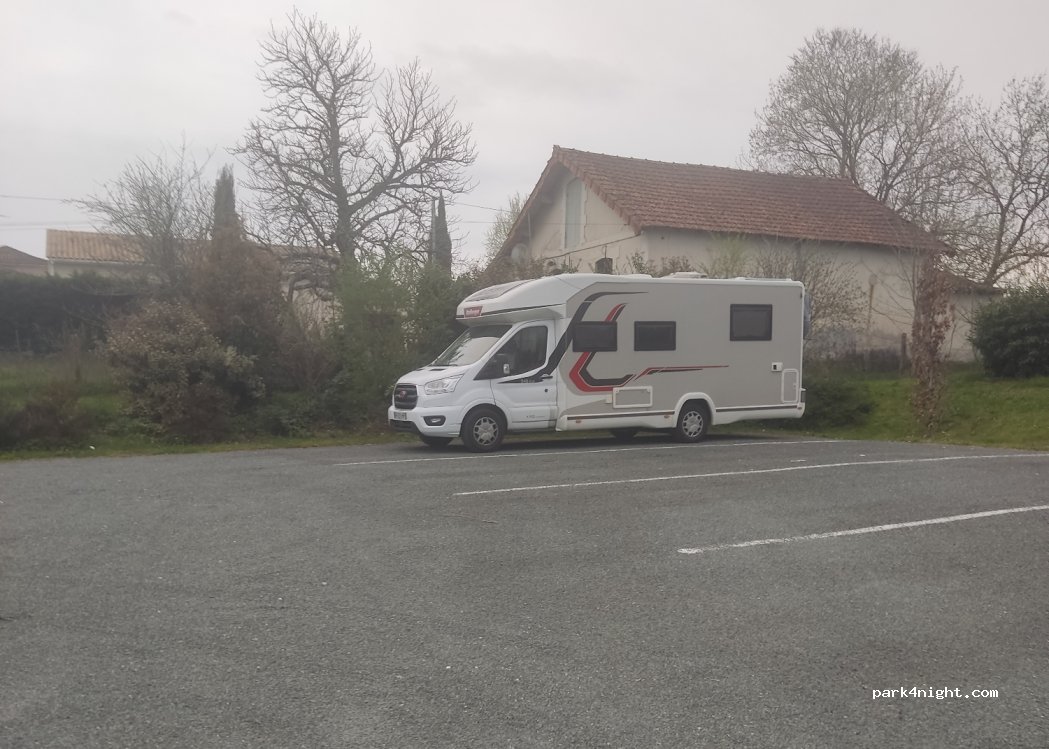 Aire de Saint-Martin-de-Gurson — foto 4