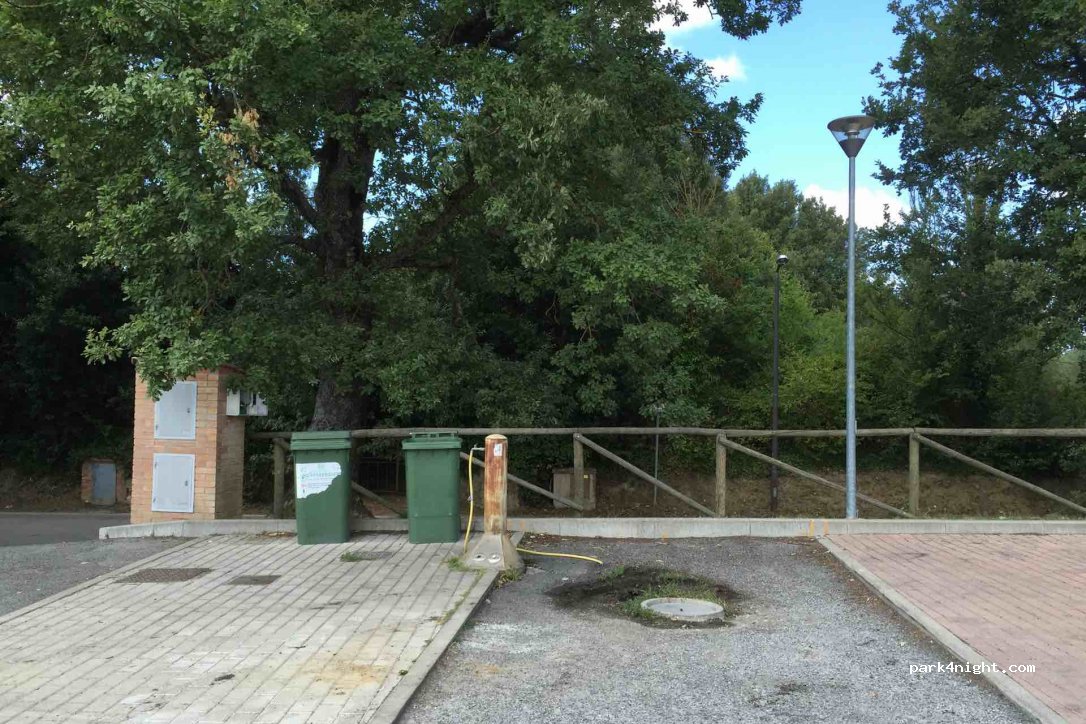 Camper Parking Area Montalcino — foto