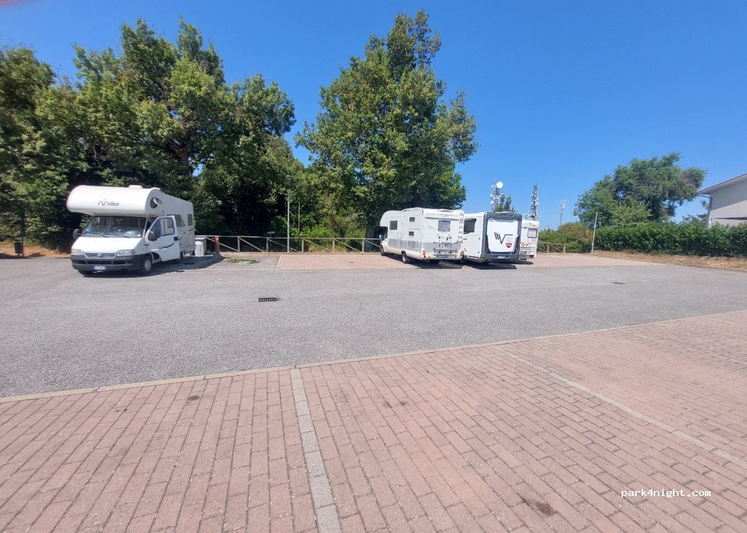 Camper Parking Area Montalcino — foto 3