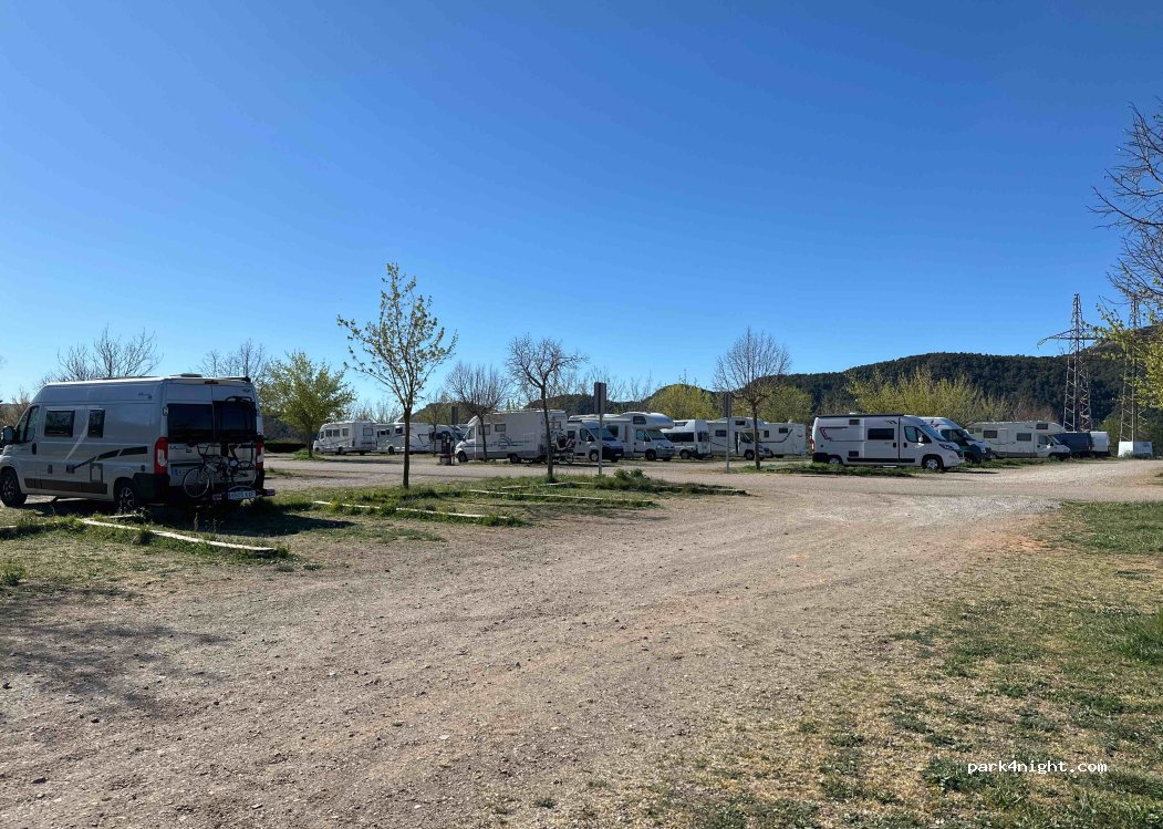 Area autocaravanas Aínsa — foto