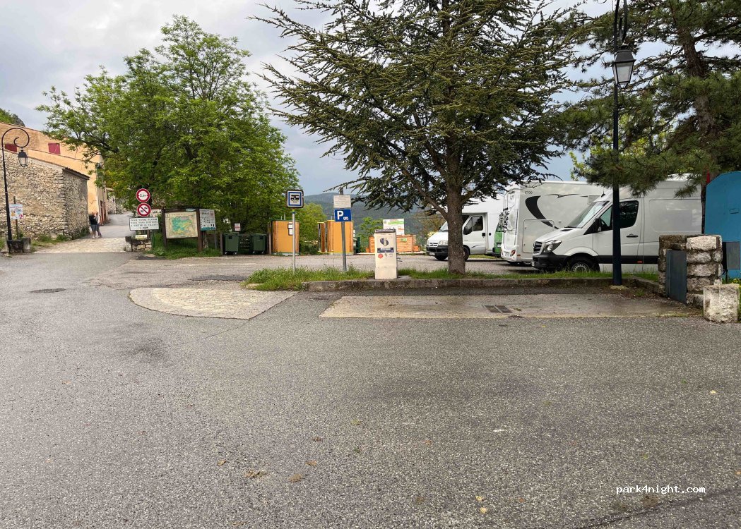 (83840) Trigance - 5 Place du Vieux Lavoir — foto 3