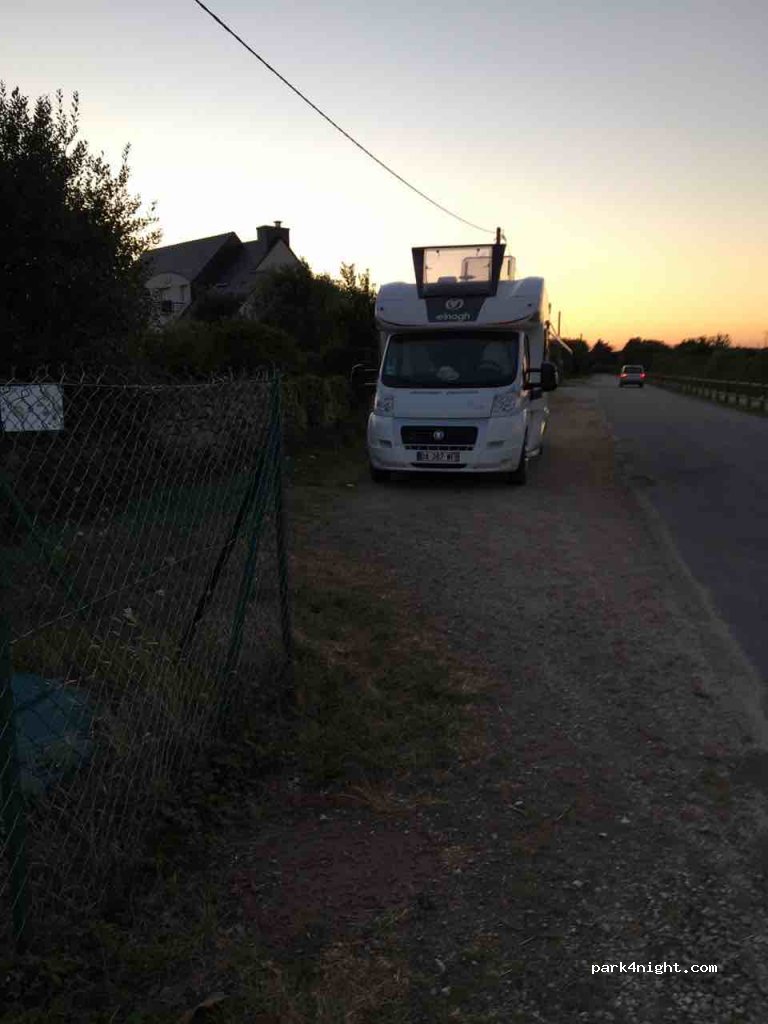 (56740) Locmariaquer - 2 Route de Saint-Pierre — foto