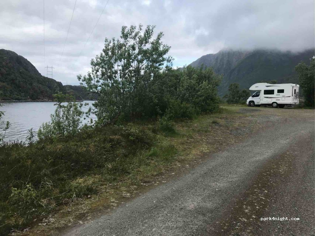 (8317) Strønstad - 2 E10 — foto