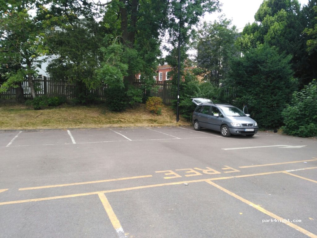 (N21 3JA) London - 6 Farm Road — foto