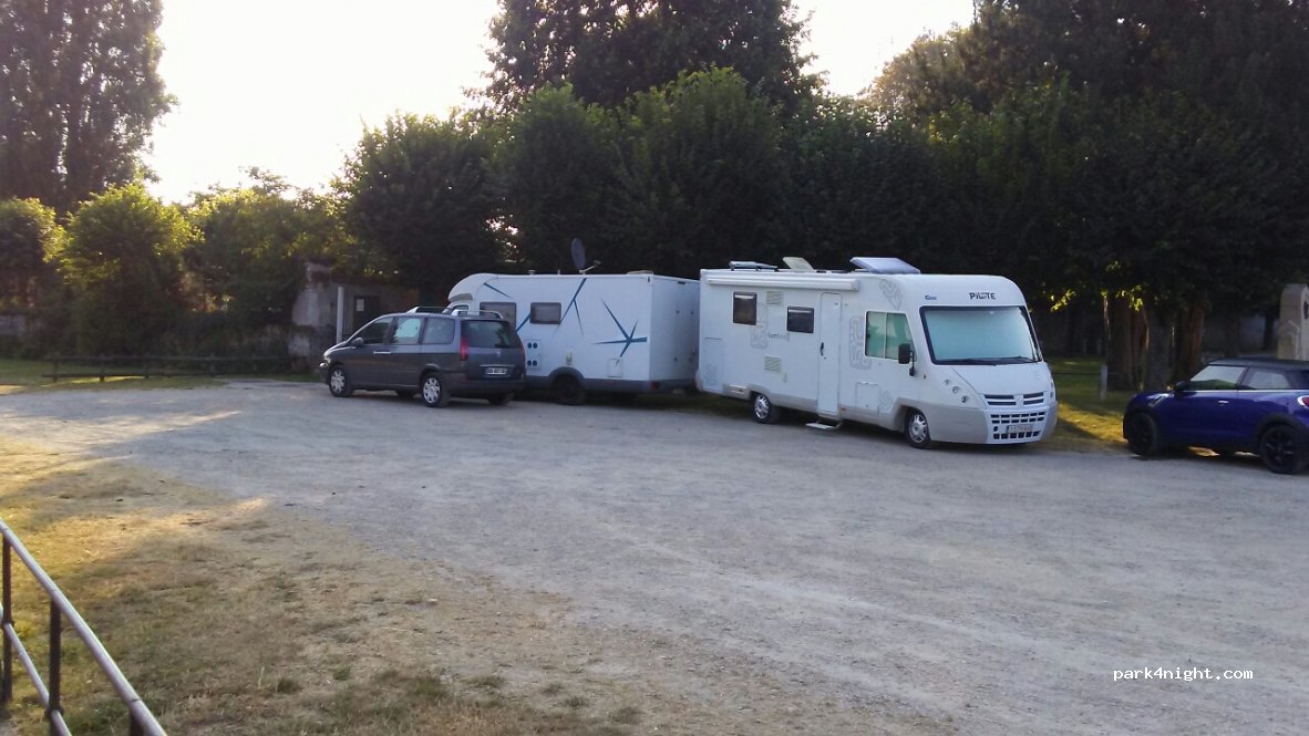 (77910) Germigny-l'Évêque - 1 Cour des Prés — foto